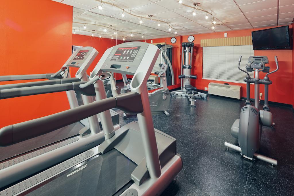 Country Inn & Suites By Radisson, Clinton, Ia Ανέσεις φωτογραφία