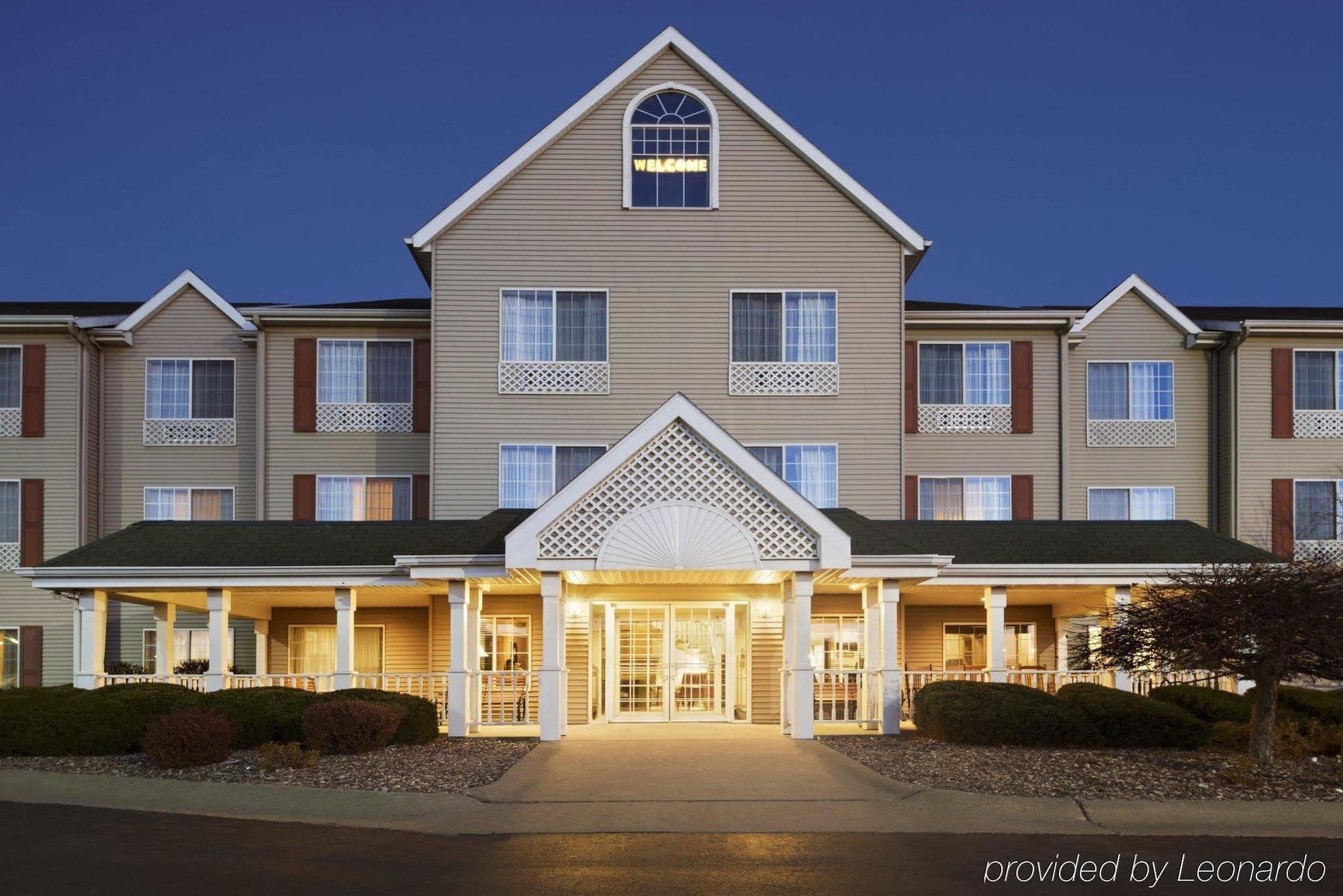 Country Inn & Suites By Radisson, Clinton, Ia Εξωτερικό φωτογραφία