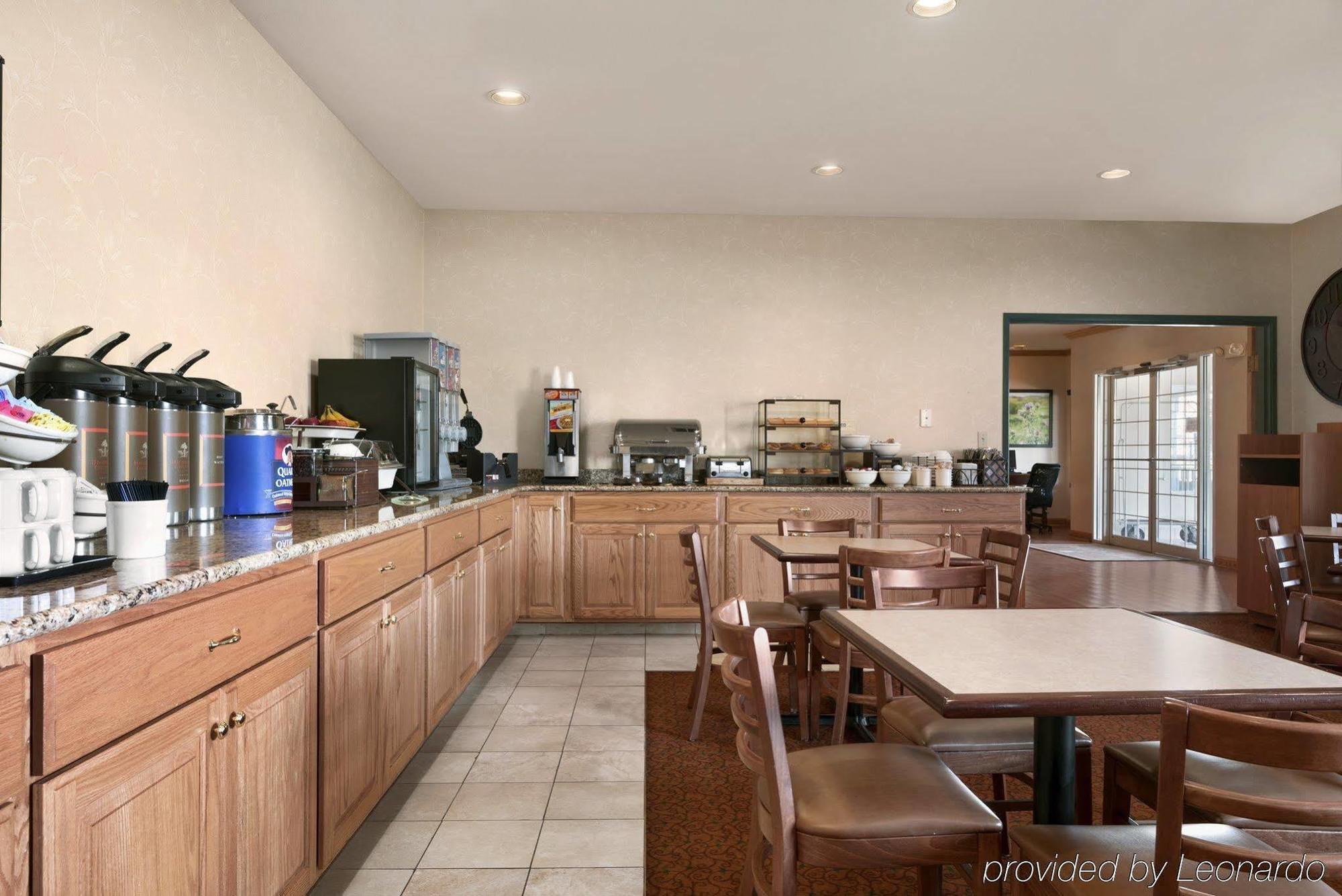 Country Inn & Suites By Radisson, Clinton, Ia Εξωτερικό φωτογραφία